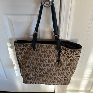 Michael Kors logo shoulder bag